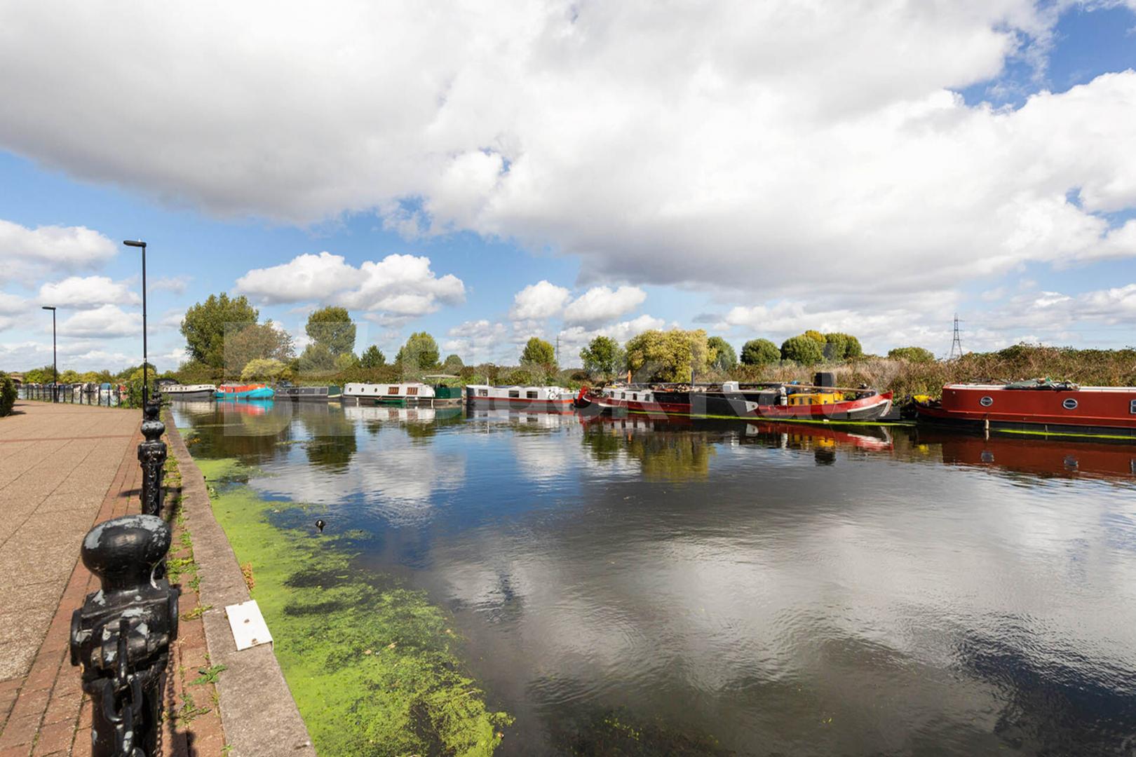 Canal Side 2 bedroom property with direct access to communal garden  Riverside Close, Lee Vally Park / Upper Clapton